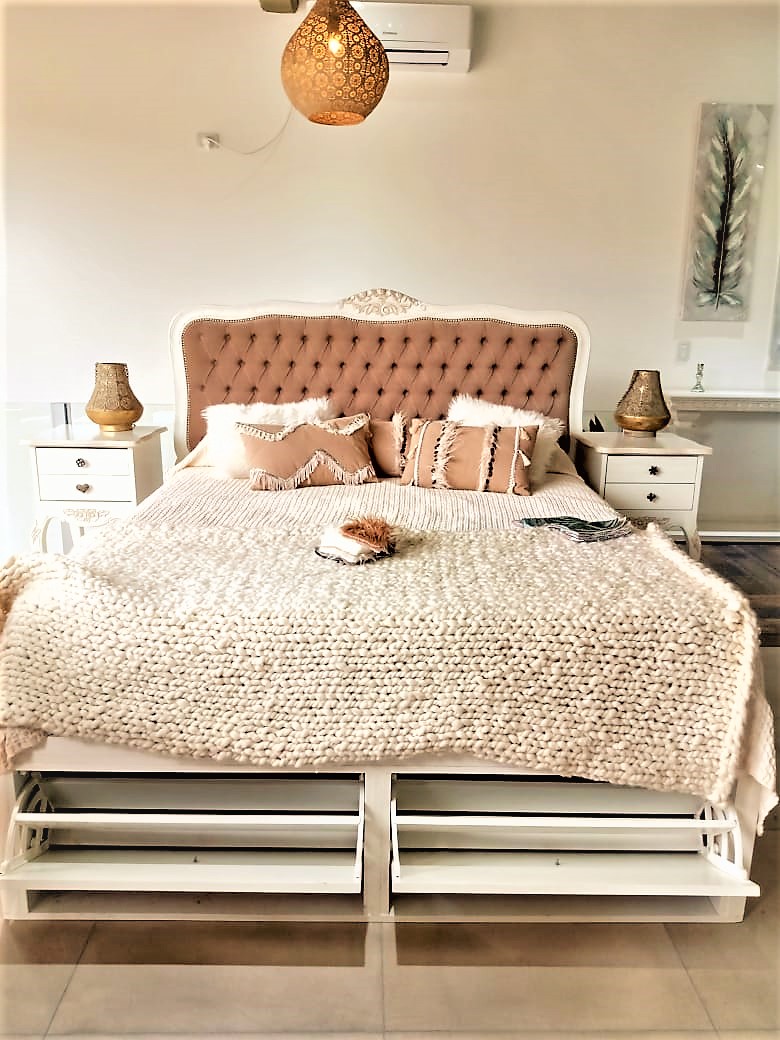 BOX CON CAJONES TELESCCOPICOS Y BOTINERO QUEEN